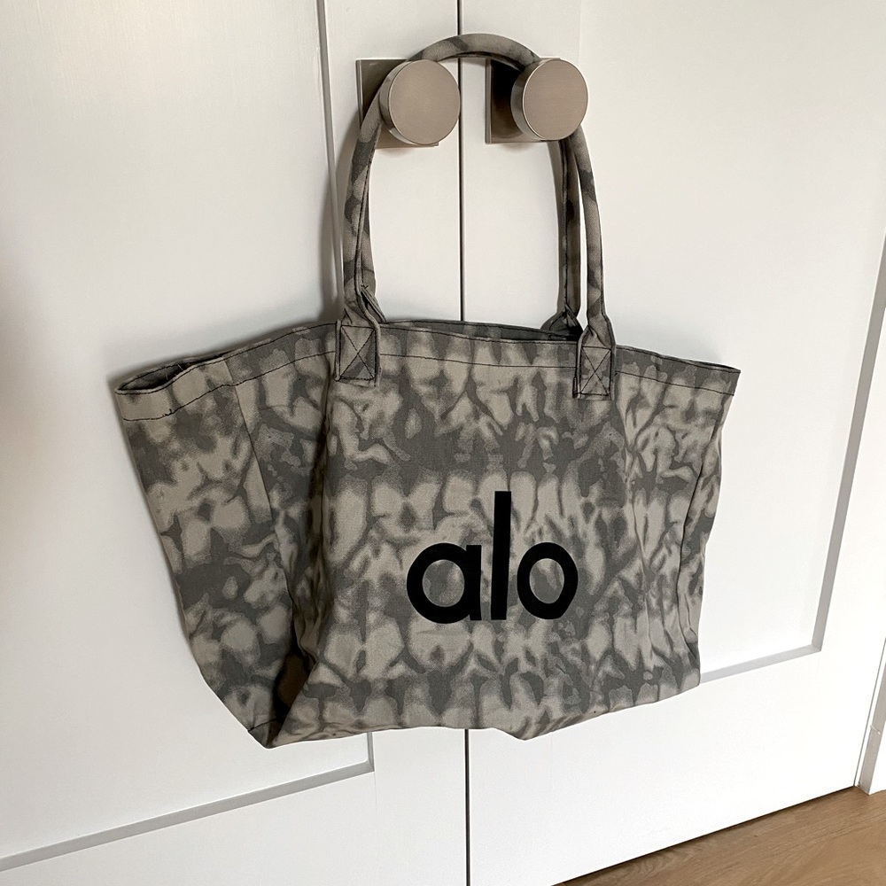 alo shopper tote in grey tiedye new never used